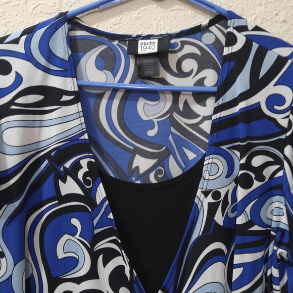 Blouse - tag reads size 14/16 - Picture 2 of 3